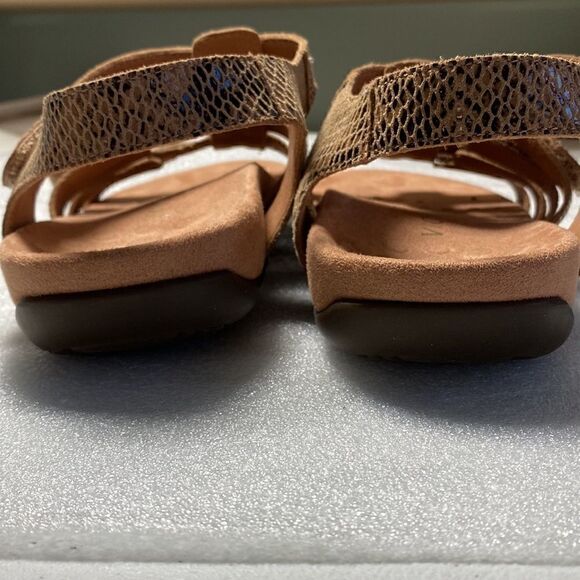 Women's Vionic Snakeskin Tan Harissa Sandals Size 6 - Picture 8 of 8